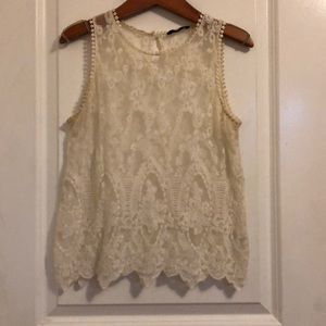 Cream lace detailed tank top size small✨